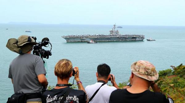 la cinci zile dupa ce a ajuns in thailanda portavionul uss abraham lincoln a parasit portul de langa pattaya cu destinatia san diego