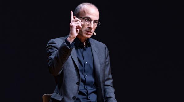 autorul sapiens crede ca ai va primi controlul sistemului financiar mondial harari construim zei si ne asteptam sa ne fie sclavi