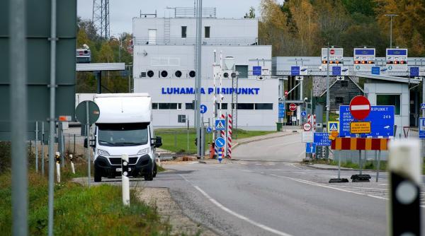 rusii au incercat in mod repetat sa introduca duminica doi iranieni pe teritoriul nato estonia a inchis trecerea frontierei