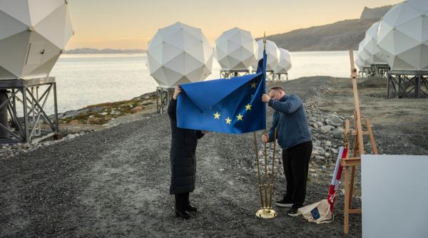ue lanseaza parteneriatul special cu groenlanda 200 de milioane de euro ajung pe insula pentru ca insula sa nu ajunga la trump