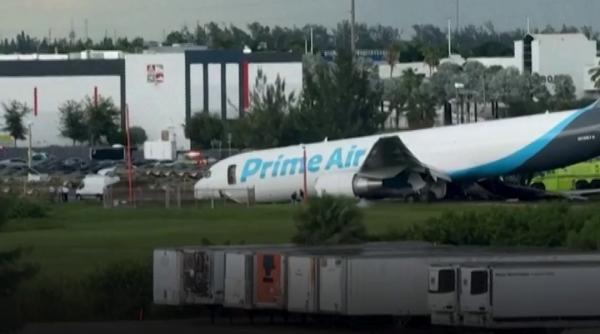 Un avion Amazon a ratat pista la aterizarea în Miami si a intrat în plin în mai multe mașini. Sunt cinci morți