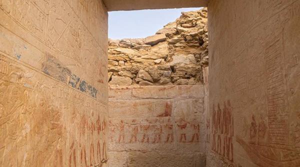 Descoperire arheologică rară din Egiptul Antic: O mastaba veche de 4.400 de ani, care are culorile intacte, a fost găsită în Saqqara