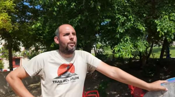 fernando are 39 de ani si este singurul locuitor dintr un sat din spania este multumit desi 200 de zile pe an nu vine nimeni aici