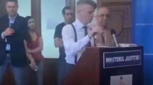Asaf Avidan este, oficial, cetățean român. A depus jurământul