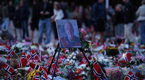 Norvegienii își iau rămas bun de la regele Harald, "bunicul" națiunii. Securitate sporită la funeralii. Cine participă la ceremonii