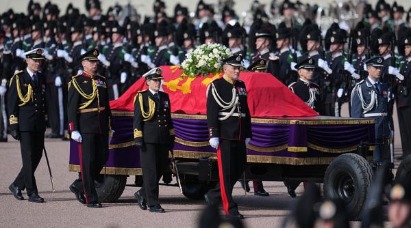 norvegienii isi iau ramas bun de la regele harald bunicul natiunii securitate sporita la funeralii cine participa la ceremonii