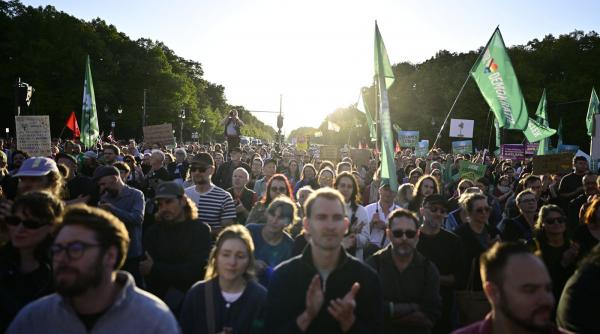 proteste impotriva afd in toata germania dupa victoria de duminica partidul ar putea sa mai castige o regiune din fosta rdg