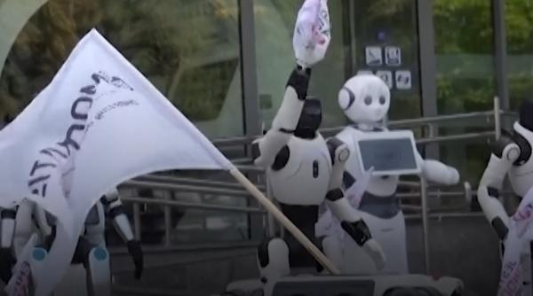 Protest inedit în Polonia: roboții cer reglementarea inteligenței artificiale și protejarea locurilor de muncă
