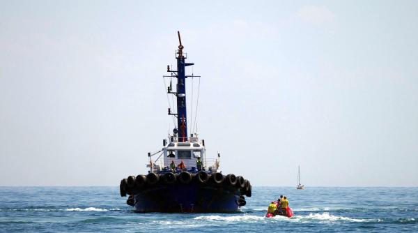 rusia a atacat in marea neagra un remorcher care se indrepta spre constanta doi marinari ucisi