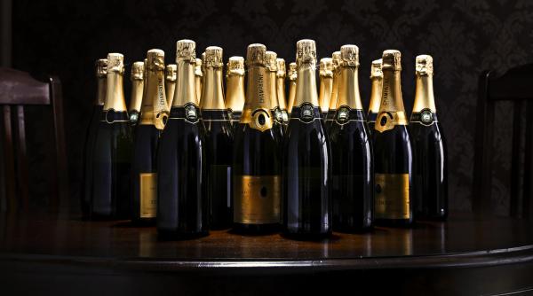 Valurile de căldură extremă din Franța vor face șampania mai tare: Limita concentrației de alcool a fost majorată