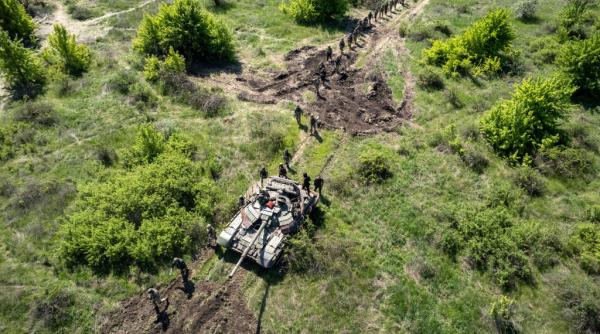 armata rusa a suferit o infrangere spectaculoasa in donbas trupele lui putin au pierdut 200 km patrati si sunt practic incercuite