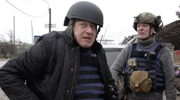 in trenul atacat de rusi in ucraina la granita cu polonia se afla si boris johnson si un numar mare de importanti oficiali europeni