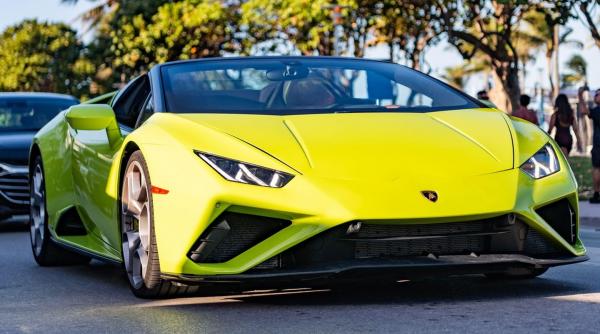 politia i a confiscat lamborghini ul de aproape 280 000 de euro pentru ca mergea cu viteza periculoasa