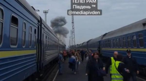 rusia a atacat cu drone un tren de pasageri in ucraina la doar doi kilometri de granita cu polonia imagini cu momentul
