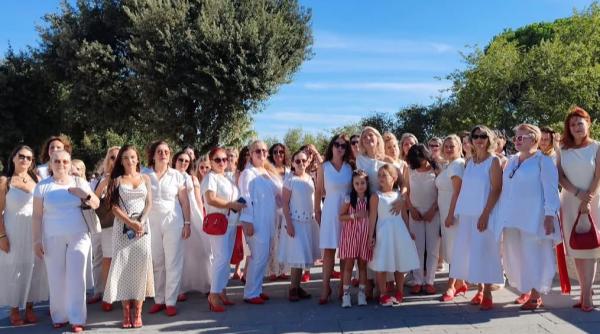 dragostea poarta pantofi rosii a ajuns la roma zeci de romance au vorbit despre violenta domestica
