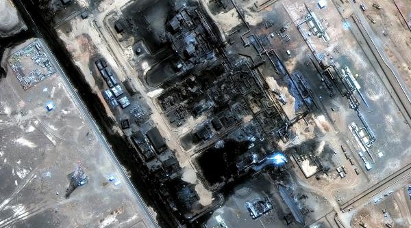 imagini din satelit dezvaluie pagubele grave la oleoductul saudit spre marea rosie lovit de drone 4 din petrolul lumii e in pericol