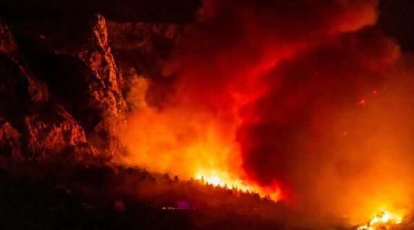 Incendiu pe o insulă din Croația. Aproximativ 500 de persoane au fost evacuate, iar 3.500 de hectare sunt distruse de flăcări