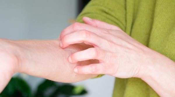 Oboseala persistentă și mâncărimea pielii pot ascunde o problemă gravă de sănătate. Când trebuie să mergi la medic
