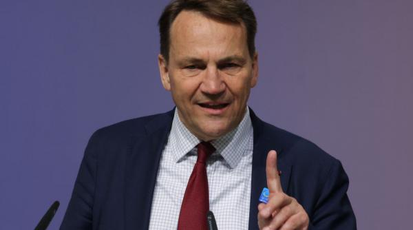 Radoslaw Sikorski spune că Putin n-are nicio șansă într-un război cu NATO: „Dacă ne dăm jos mănușile, putem învinge ușor Rusia”