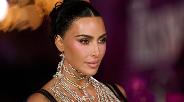 kim kardashian primeste doar 1 euro despagubire dupa jaful de la paris hotii i au furat bijuterii de milioane