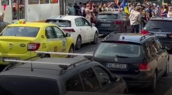 Protestul oierilor a degenerat. Violențe în Piața Victoriei, agitatorii au blocat tramvaiele și mașinile. Cinci bărbați, reținuți