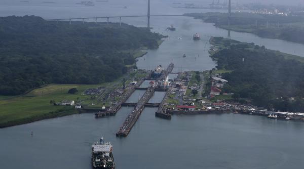 seceta tot mai grava afecteaza acum si canalul panama traficul prin aceasta ruta navala vitala se reduce din cauza fenomenului el nino