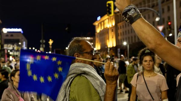 proteste in triunghiul puterii din sofia bulgarii cer demisia lui radev si il acuza ca urmareste o dependenta periculoasa de rusia