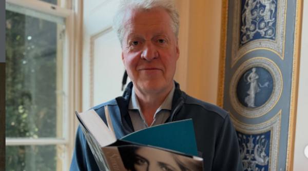 mai multe exemplare ale cartii despre printesa diana scrisa de fratele ei charles spencer au fost furate inainte de lansare