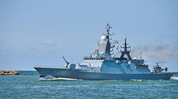 rusia il decoreaza pe comandantul navei de razboi care a tras rachete de semnalizare spre un elicopter danez