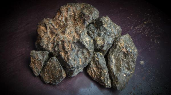 in 2017 un vanator de meteoriti din mauritania a gasit un puzzle din pietre erau bucati de luna si s au vandut cu 612 500 de