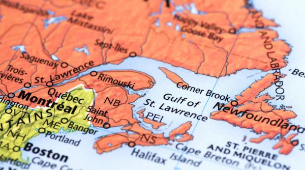 intalnire istorica in ultimul teritoriu francez din america de nord macron il primeste pe carney la doar 25 de km de canada