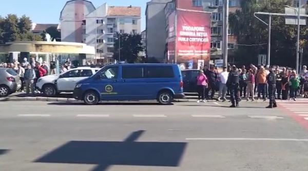 nicusor dan a fost huiduit de sustinatorii lui calin georgescu la bistrita