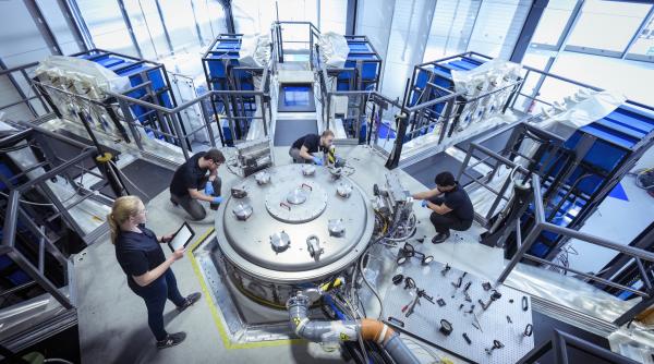 miliarde de euro pentru fuziunea nucleara cercetatorii nu se pot intelege daca e o investitie salvatoare sau bani aruncati pe geam