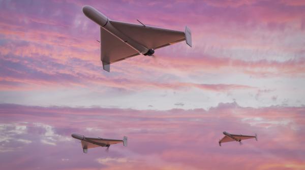 moscova a fost tinta unui atac cu sute de drone au murit cel putin doi oameni iar mai multe cladiri rezidentiale au fost distruse