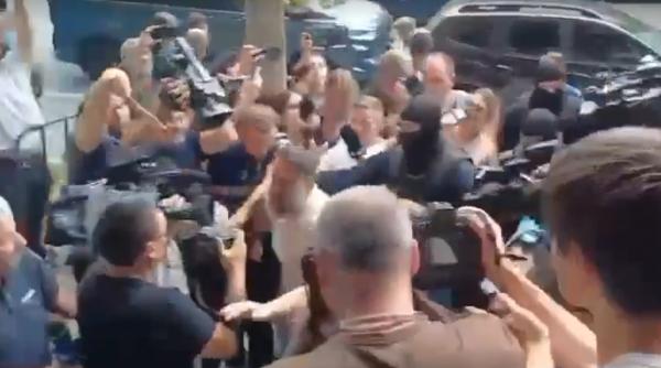 ionel rusen unul dintre finantatorii lui calin georgescu i a imbrancit si lovit pe jurnalisti la diicot
