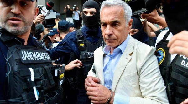 calin georgescu a fost adus cu duba la tribunalul bucuresti judecatorii decid daca il aresteaza preventiv