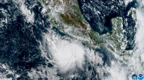 el nino a nascut un monstru polo uraganul de categoria 5 cu vanturi de peste 260 km h imagini din satelit cu fenomenul meteo rar