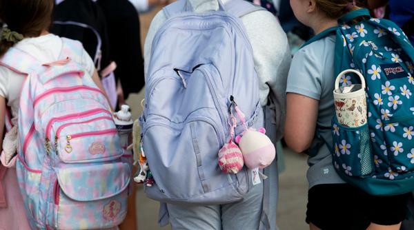 zile libere pentru profesori si elevi in anul scolar 2026 2027 prima e la inceput de octombrie si le aduce un weekend prelungit