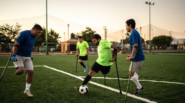 imposibilul devine posibil cand esti in carje iar lumea te vede ca pe messi