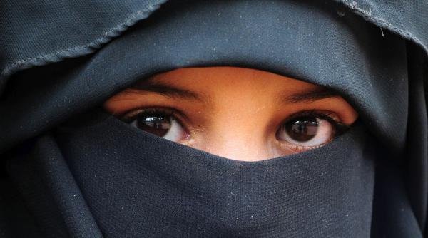 italia interzice valul islamic in scoli si limiteaza numarul elevilor straini in clase cel mult 30 tine de securitatea nationala