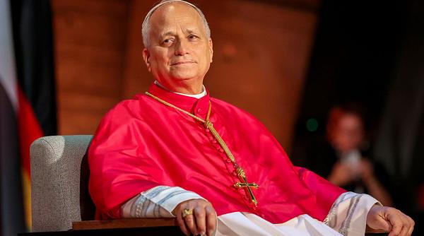 papa leon avertizeaza ca inteligenta artificiala a creat un paradis al masinilor care ne invadeaza si conditioneaza viata de zi cu zi