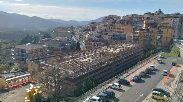 un oras din italia isi reconstruieste scoala cu 70 din deseurile ramase dupa demolarea vechii cladiri va colecta si apa de ploaie