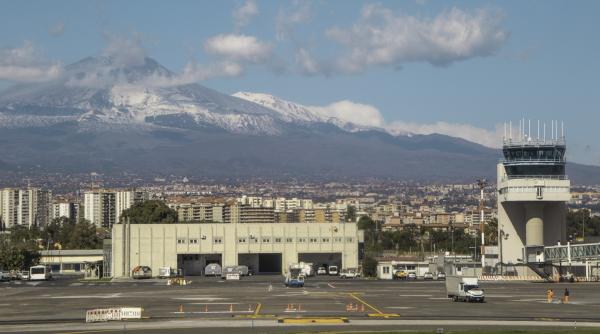 atentionare mae dupa o noua eruptie a vulcanului etna aeroportul din catania a fost inchis