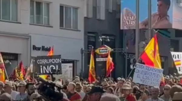 Mii de oameni au protestat la Madrid din cauza crizei migranților din Ceuta Ei au cerut alegeri legislative anticipate