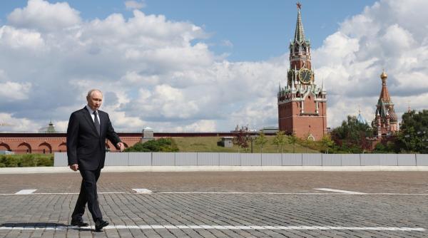 putin trimite pe front mana cu sabia moastele unui cneaz mort acum 600 de ani folosite pentru moralul soldatilor rusi