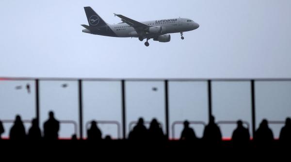 alerta la bordul unui avion lufthansa o baterie externa a luat foc in timpul zborului aeronava a fost deviata