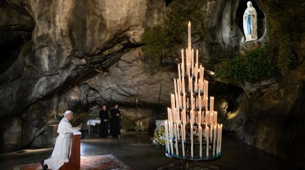papa leon s a rugat in grota de la lourdes pentru ca franta sa aiba lideri intelepti si generosi