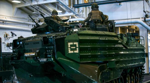 cum arata noile vehicule amfibii aav p7 pe care romania le a primit de la sua sunt echipate cu lansatoare automate de grenade