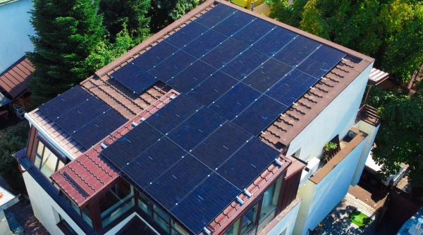 in sectorul 3 din bucuresti vor fi instalate sisteme fotovoltaice si baterii de stocare pe 145 de cladiri la cat se ridica investitia