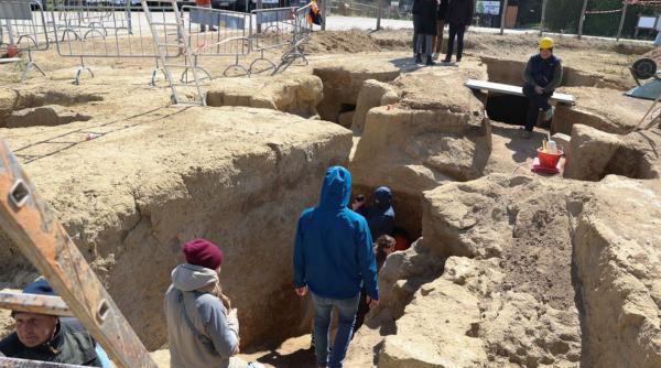 un bogat mormant etrusc vechi de 2700 de ani a fost descoperit la vulci la nord de roma ce au gasit arheologii inauntru